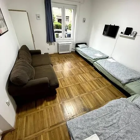 Hangulatos Lakas Zold Ovezeteben Apartment Budapest
