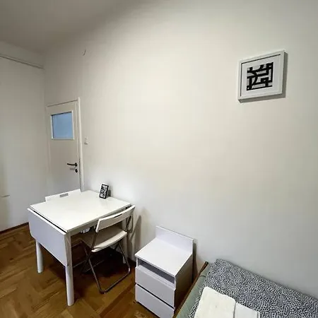 Hangulatos Lakas Zold Ovezeteben Budapest